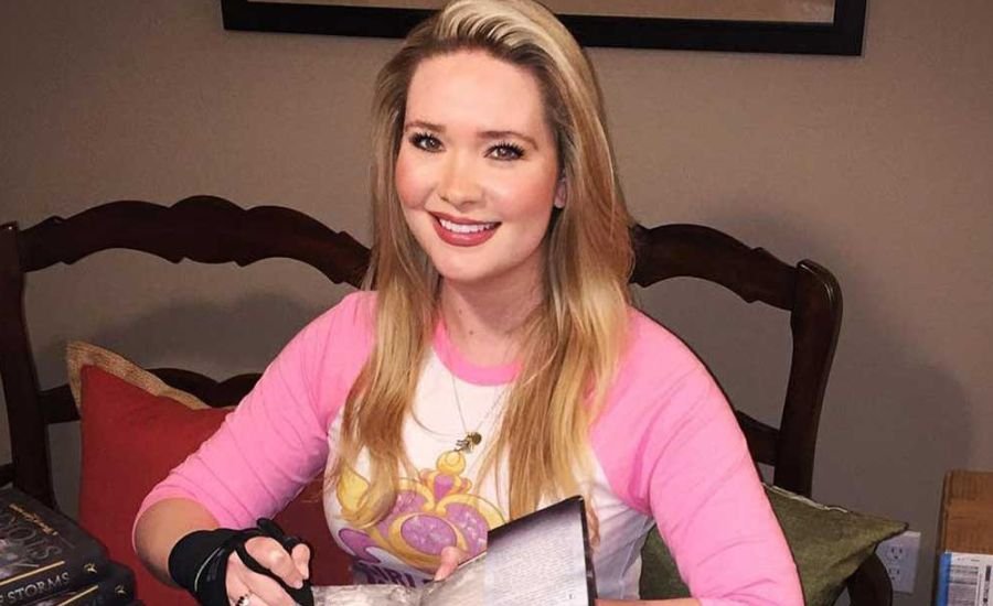 sarah j maas net worth